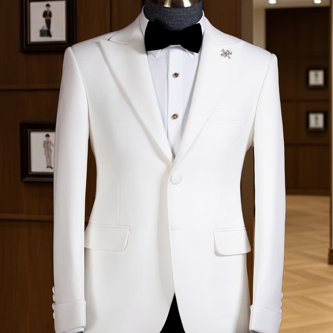 Bộ Vest Trắng Nhọn 1