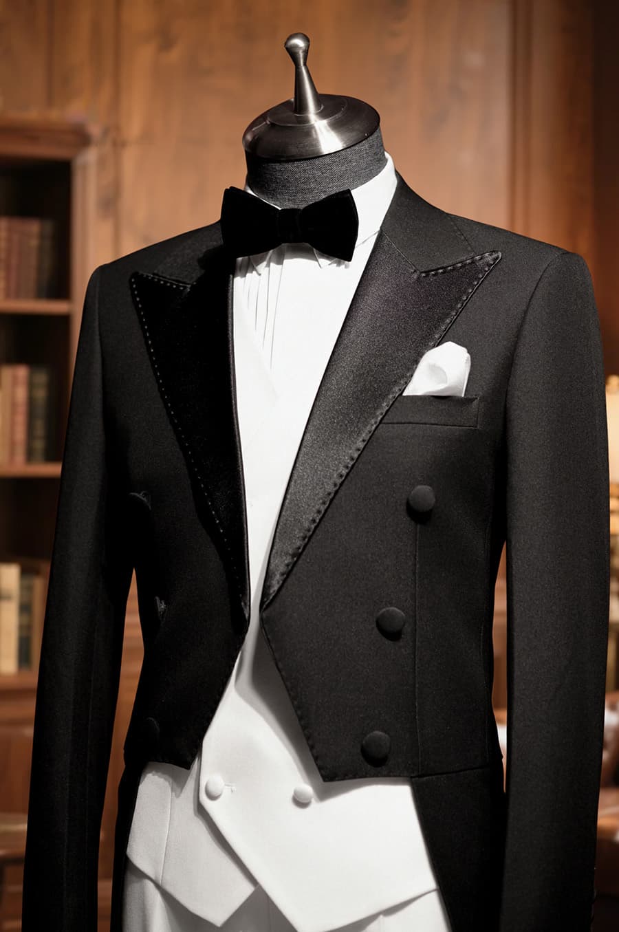 Bộ Vest Đen Đuôi Tôm 1