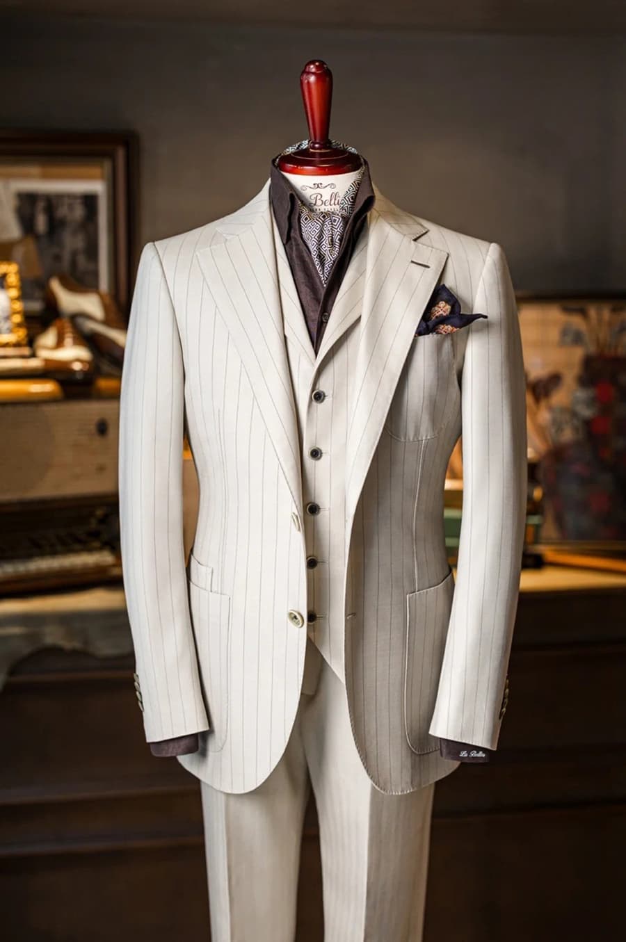 Bộ Vest Kem Sọc To 1