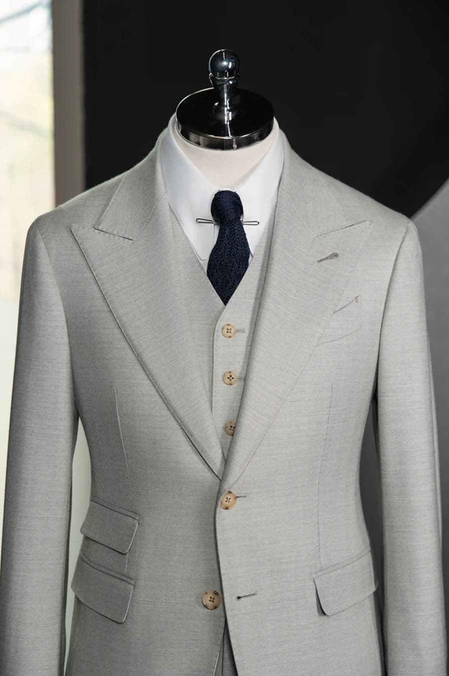 Bộ Vest Xám Ghi Ve Ngược 1