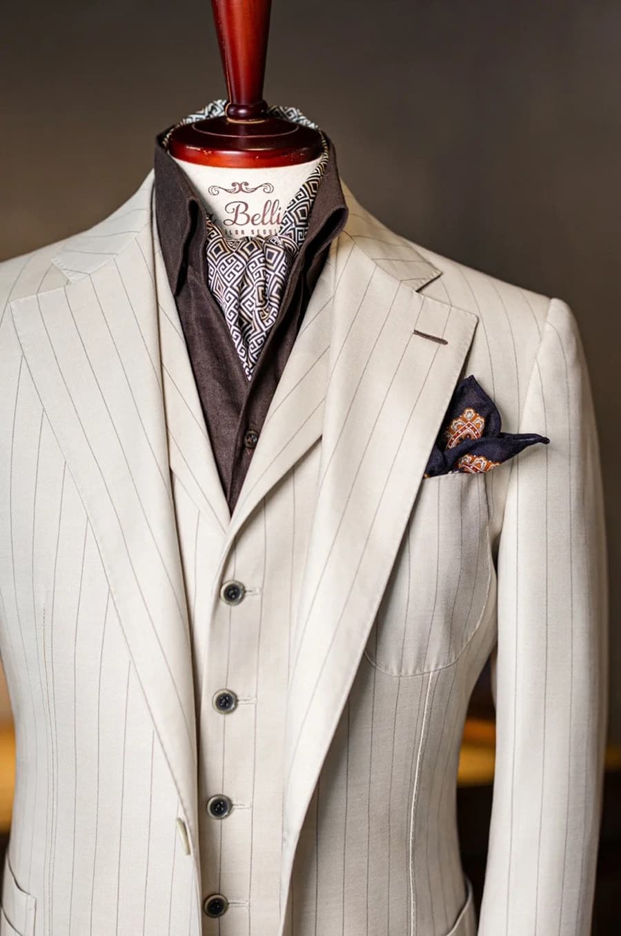 Bộ Vest Kem Sọc To 3