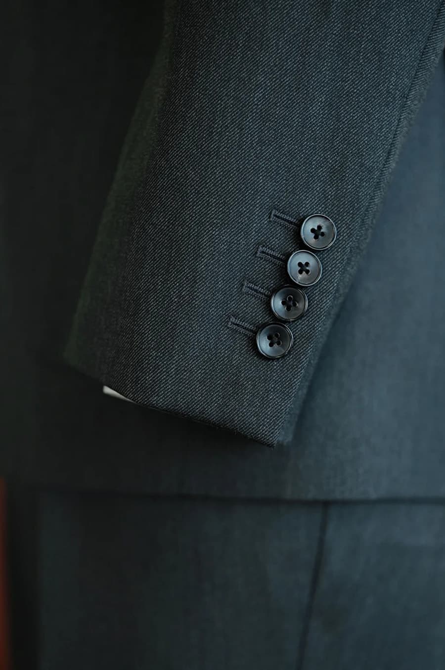 Bộ Vest Xanh Lá Kim Trầm 4