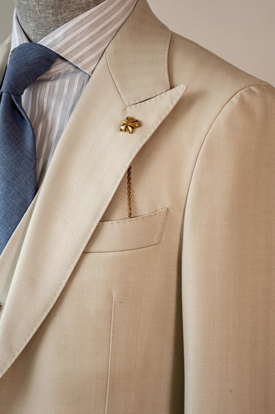 Bộ Vest Trắng Kem 4