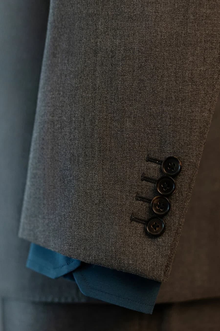 Bộ Vest Nâu Xám Vân Xước 4