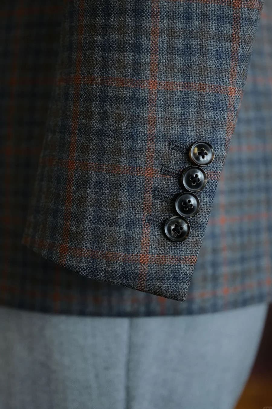 Bộ Vest Xám Kẻ Ô Cam Đất 4