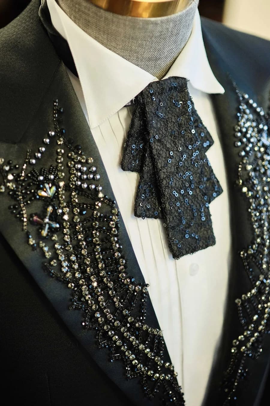 Bộ Vest Đen Sam Thêu 4