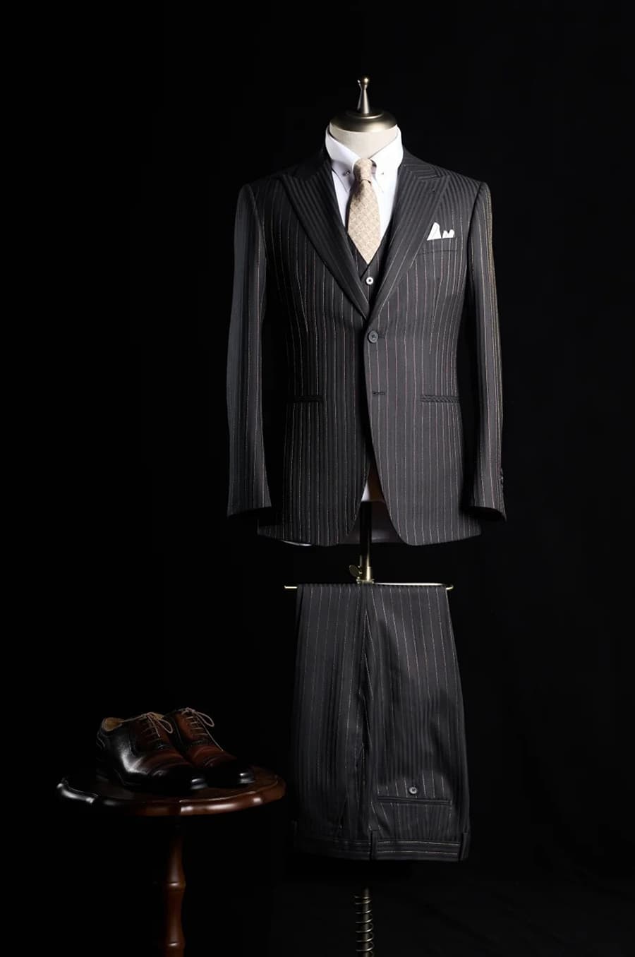 Bộ Vest Đen Sọc Kim 2