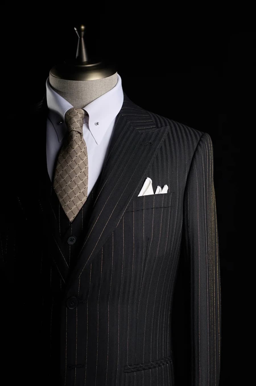 Bộ Vest Đen Sọc Kim 4