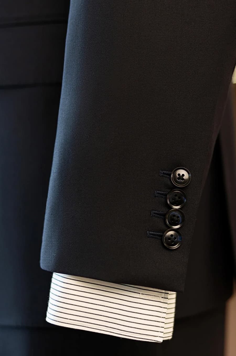 Bộ Vest Đen Than 2 Cúc 5