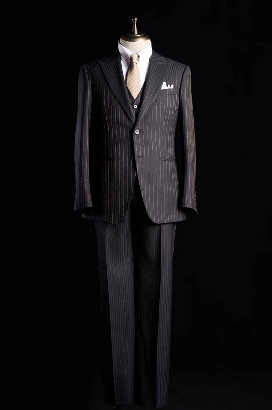 Bộ Vest Đen Sọc Kim 1