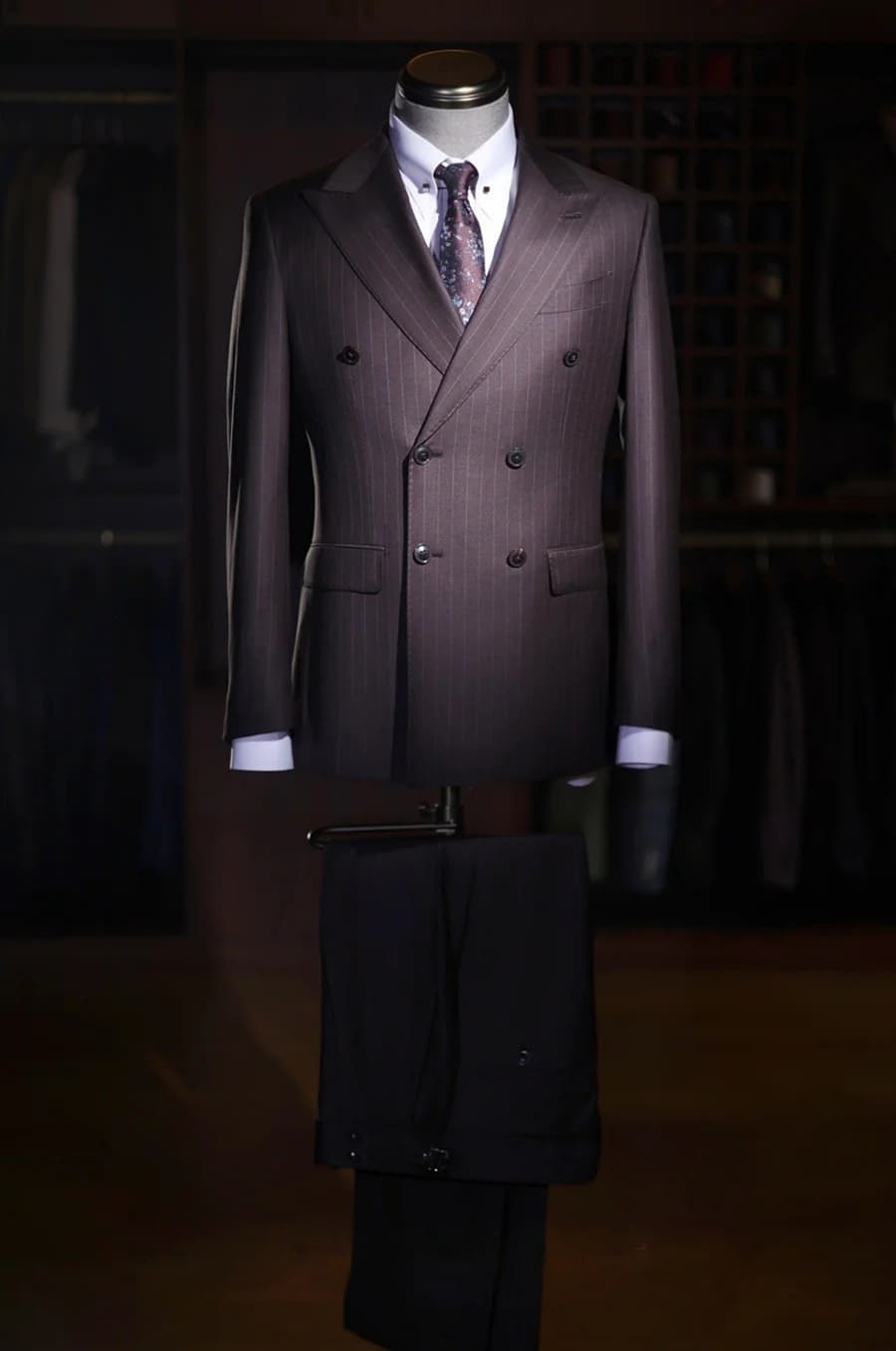 Bộ Vest Đen Bóng Kẻ Sọc 1