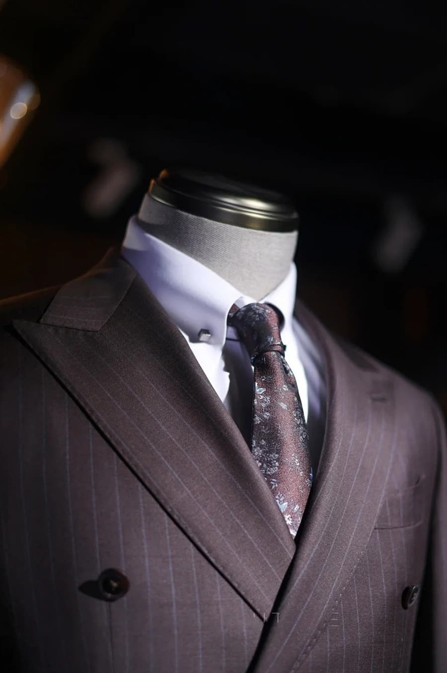 Bộ Vest Đen Bóng Kẻ Sọc 3